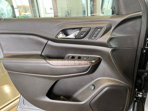 Used 2021 GMC Acadia Denali w/ Denali Ultimate Package AWD/4WD image 16