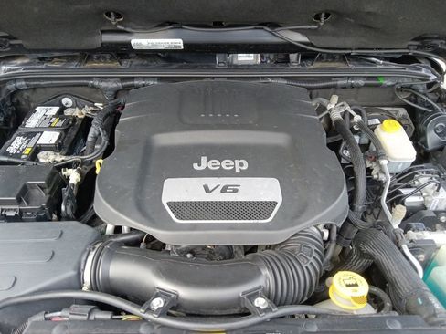Used 2017 Jeep Wrangler Rubicon w/ Power Convenience Group AWD/4WD image 30