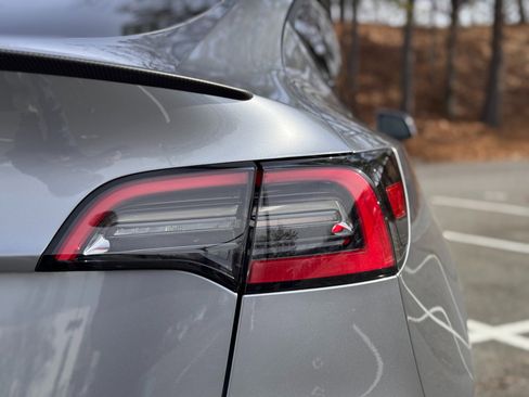 Used 2024 Tesla Model Y Performance image 19