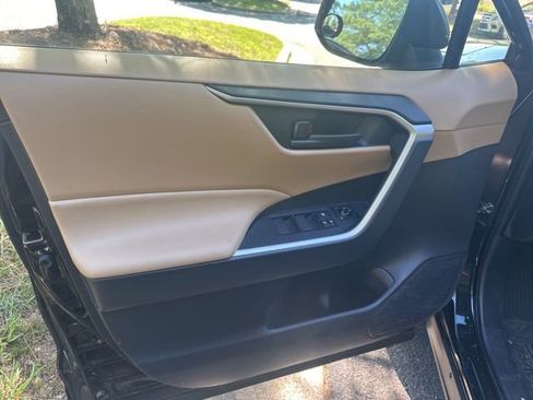 Used 2025 Toyota RAV4 LE AWD/4WD image 13