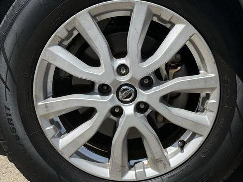 Used 2019 Nissan Rogue SV FWD image 10