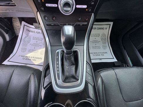 Used 2018 Ford Edge Titanium w/ Equipment Group 302A AWD/4WD image 14
