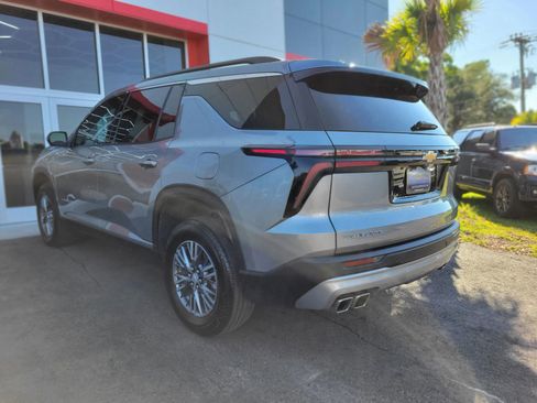 Used 2025 Chevrolet Traverse LT w/ Driver Confidence Package FWD image 6