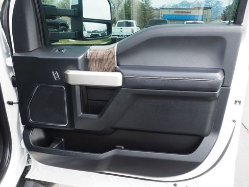 Used 2017 Ford F350 Lariat w/ Chrome Package image 22