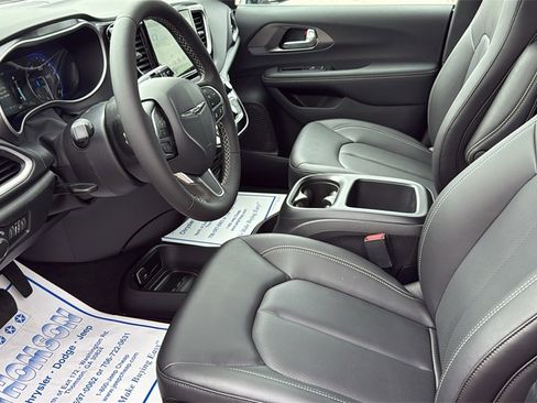 New 2026 Chrysler Voyager LX image 28