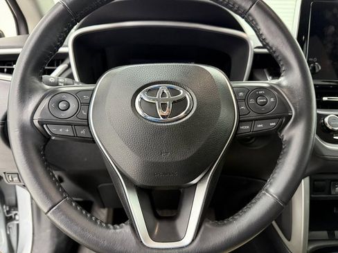 Used 2024 Toyota Corolla Cross XLE image 11