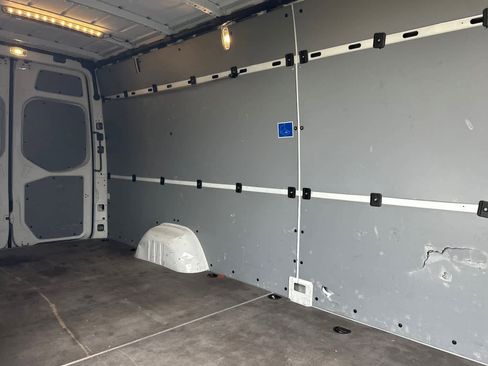 Used 2023 Mercedes-Benz Sprinter 2500 image 12