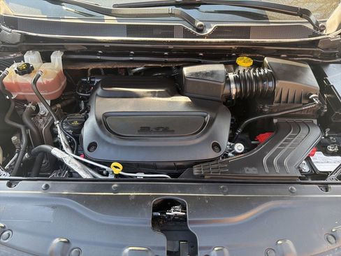 Used 2019 Chrysler Pacifica Touring-L w/ Advanced Safetytec Group FWD image 11