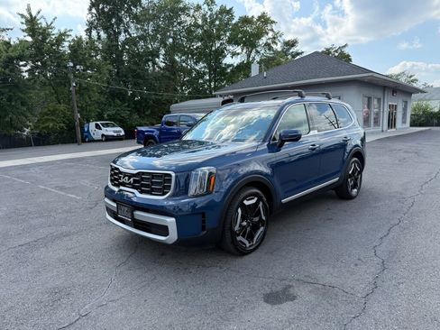 Used 2024 Kia Telluride S w/ S Sunroof Package image 3