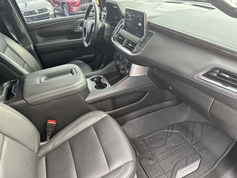 Used 2024 Chevrolet Suburban Z71 w/ Luxury Package image 28