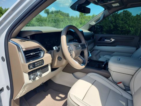 Used 2026 GMC Yukon Denali w/ Sun & Power Step Package AWD/4WD image 16