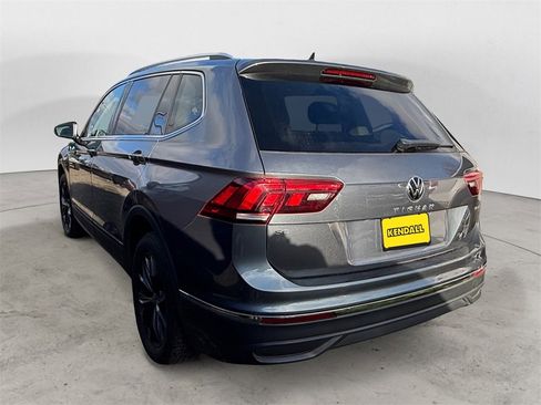 Used 2022 Volkswagen Tiguan SE image 2