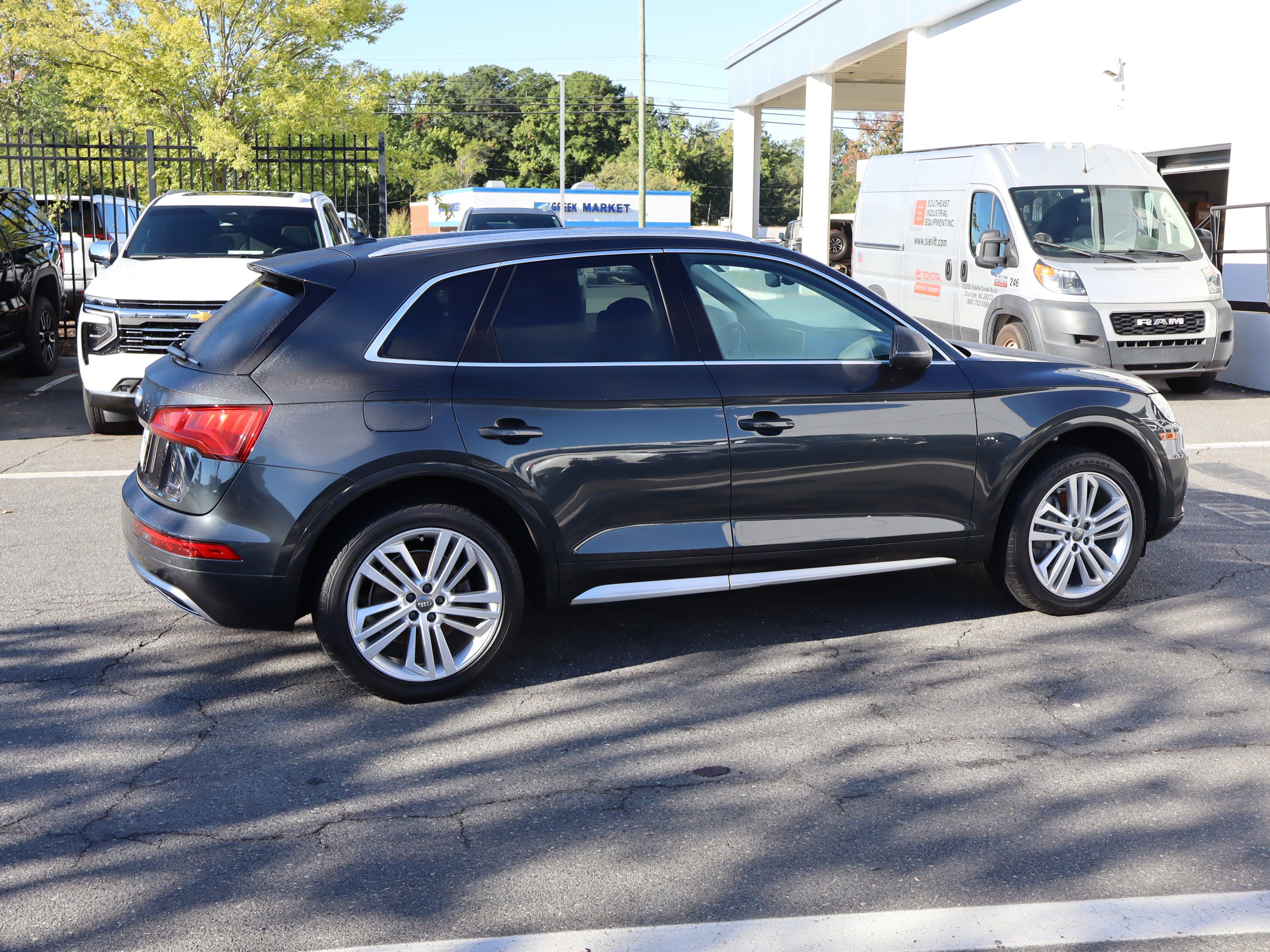 Used 2019 Audi Q5 2.0T Premium Plus w/ Premium Plus Package AWD/4WD image 11
