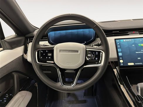 New 2025 Land Rover Range Rover Sport SE image 10