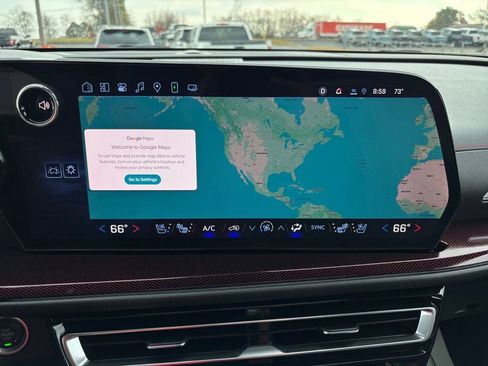 Used 2025 Chevrolet Traverse RS image 26