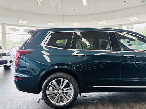 Used 2024 Cadillac XT6 Premium Luxury w/ Technology Package FWD image 7