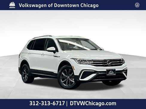 Used 2023 Volkswagen Tiguan SE w/ Panoramic Sunroof Package FWD image 1