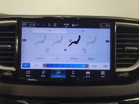 Used 2024 Chrysler Pacifica Touring-L image 16