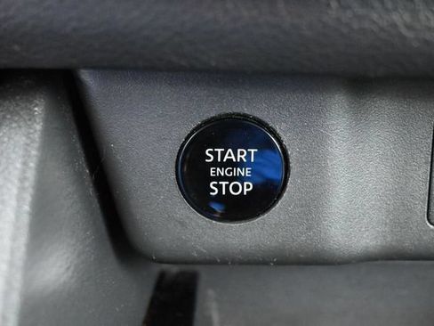 Used 2024 Nissan Rogue SV FWD image 22
