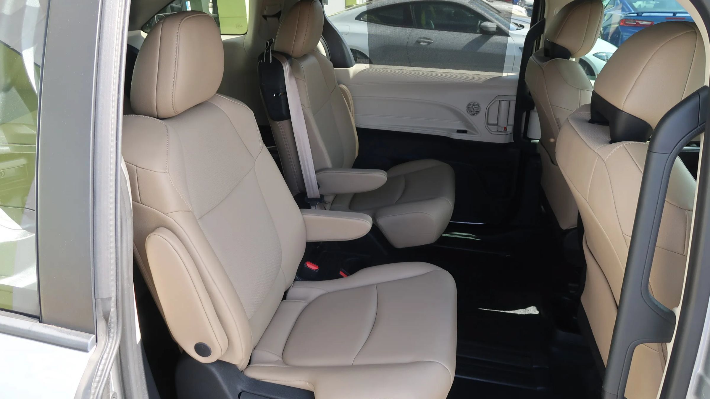 Used 2021 Toyota Sienna XLE FWD image 25