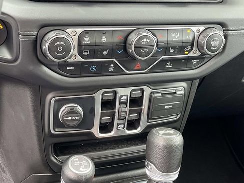 Certified 2025 Jeep Wrangler Unlimited Sahara AWD/4WD image 30