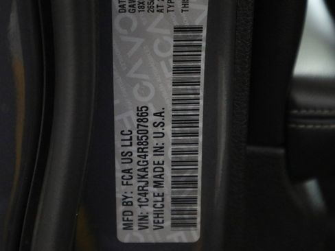 Used 2024 Jeep Grand Cherokee L Laredo image 40