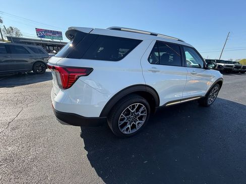 Used 2025 Ford Explorer Platinum w/ Ultimate Package image 3