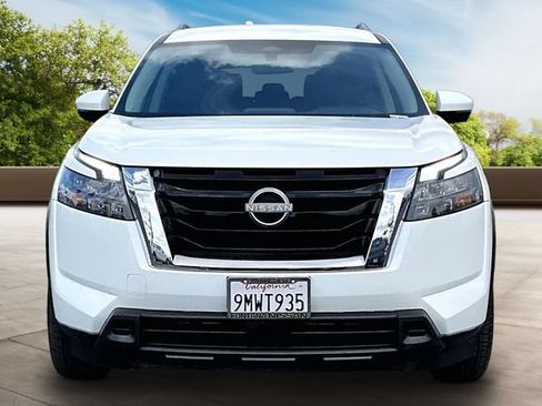 Certified 2024 Nissan Pathfinder SV FWD image 2