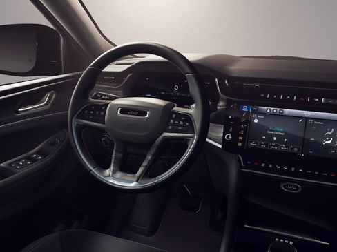 New 2026 Jeep Grand Cherokee Altitude RWD image 39
