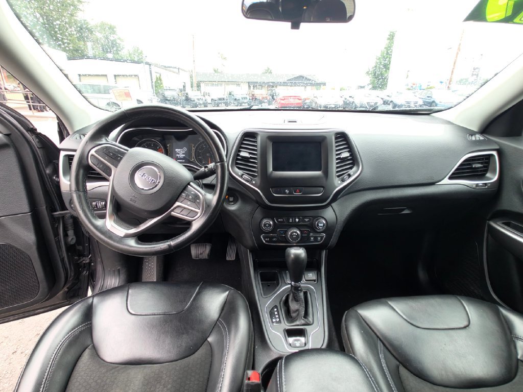Used 2019 Jeep Cherokee Latitude Plus FWD image 26