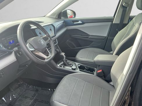 Used 2024 Volkswagen Taos SE image 9