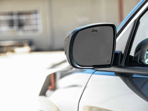 Used 2018 Jeep Compass Latitude w/ Cold Weather Group image 37