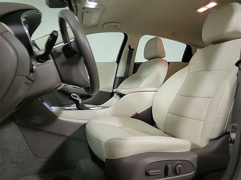 Used 2024 Chevrolet Malibu LT image 10