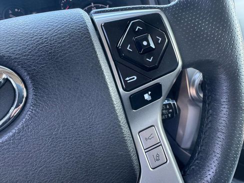 Used 2023 Toyota 4Runner SR5 AWD/4WD image 33