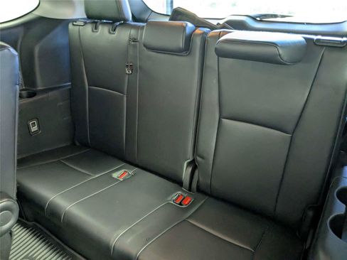 Used 2022 Toyota Highlander XLE image 38