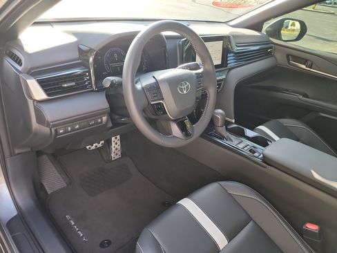 Certified 2025 Toyota Camry SE FWD image 17