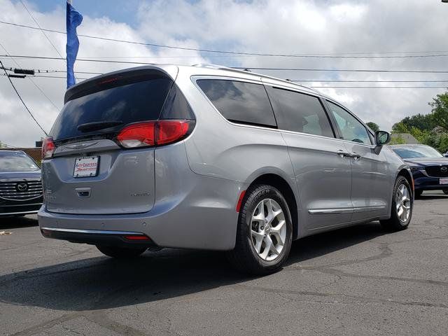 Used 2020 Chrysler Pacifica Limited w/ 8-pass Seating Package FWD image 7