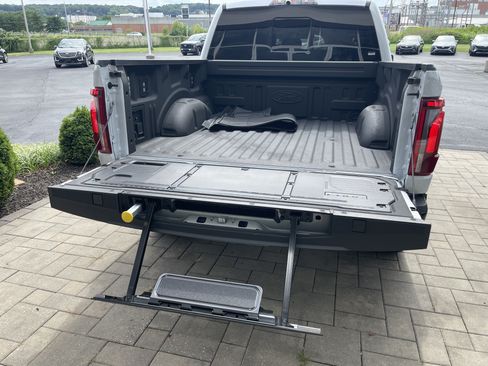 Used 2025 Ford F150 Raptor AWD/4WD image 9