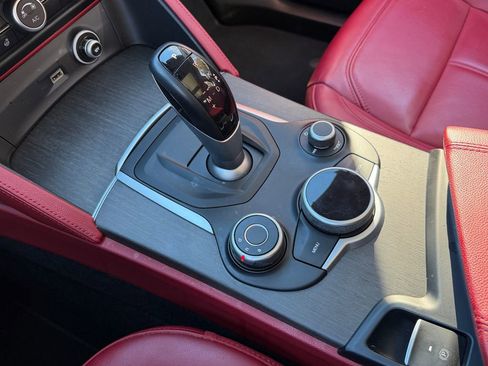Used 2019 Alfa Romeo Stelvio Ti w/ Nero Edizione image 22