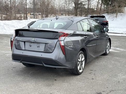 Used 2018 Toyota Prius Four Touring image 2