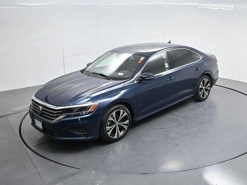 Used 2022 Volkswagen Passat 2.0T SE FWD image 45