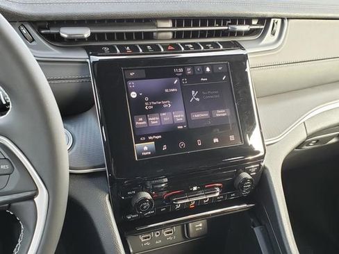 New 2025 Jeep Grand Cherokee Laredo image 11