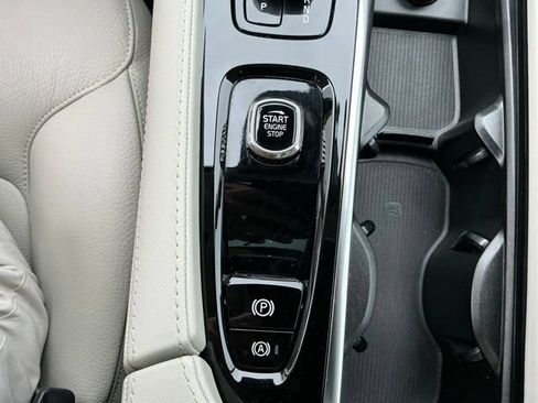 Certified 2023 Volvo XC90 B5 Core w/ Protection Package Premier AWD/4WD image 17