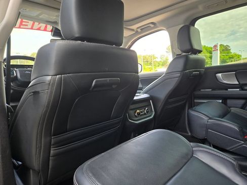Used 2025 Ford Expedition Max Platinum AWD/4WD image 15