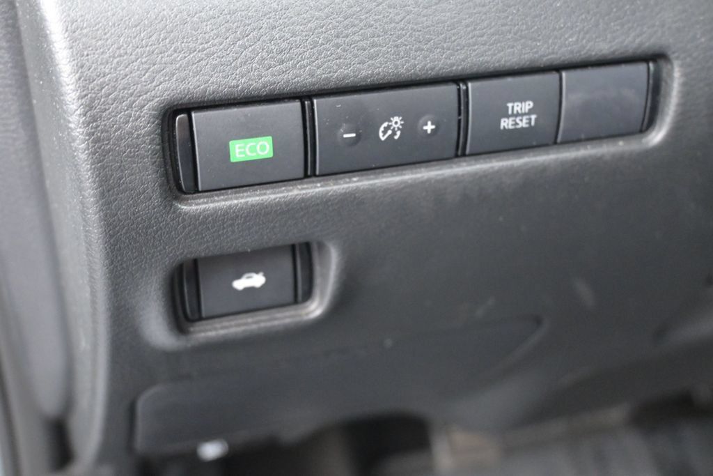 Used 2024 Nissan Sentra SV FWD image 25