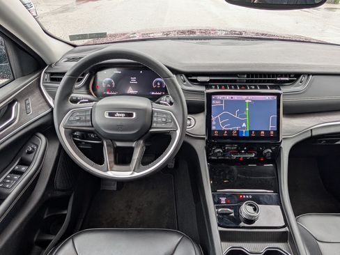 Used 2024 Jeep Grand Cherokee Limited AWD/4WD image 17