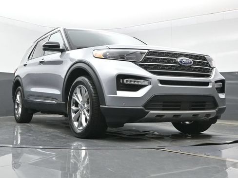 Used 2023 Ford Explorer XLT w/ Equipment Group 202A AWD/4WD image 27
