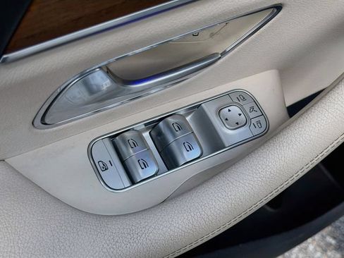 Used 2022 Mercedes-Benz GLS 450 4MATIC image 25