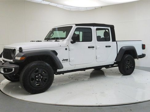 Used 2024 Jeep Gladiator Sport image 4