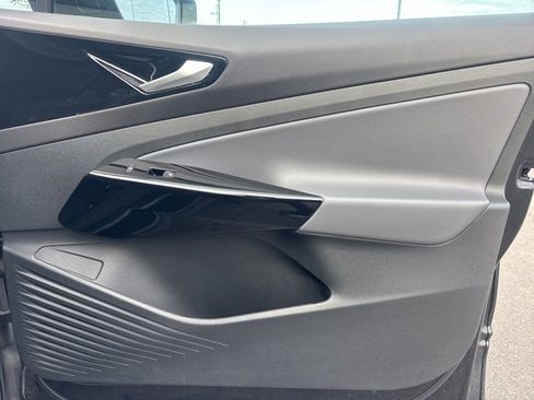 Used 2021 Volkswagen ID.4 Pro w/ ID.4 Protection Package image 10